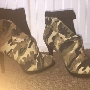 Camouflage Boots